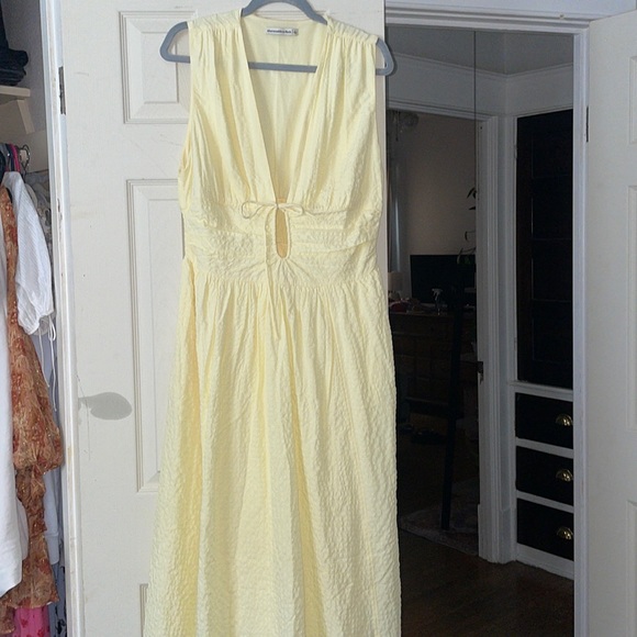 Abercrombie & Fitch Dresses & Skirts - Abercrombie seersucker midi dress